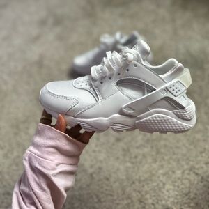nike air huarache size 7 - no tags but NEVER WORN, NEW